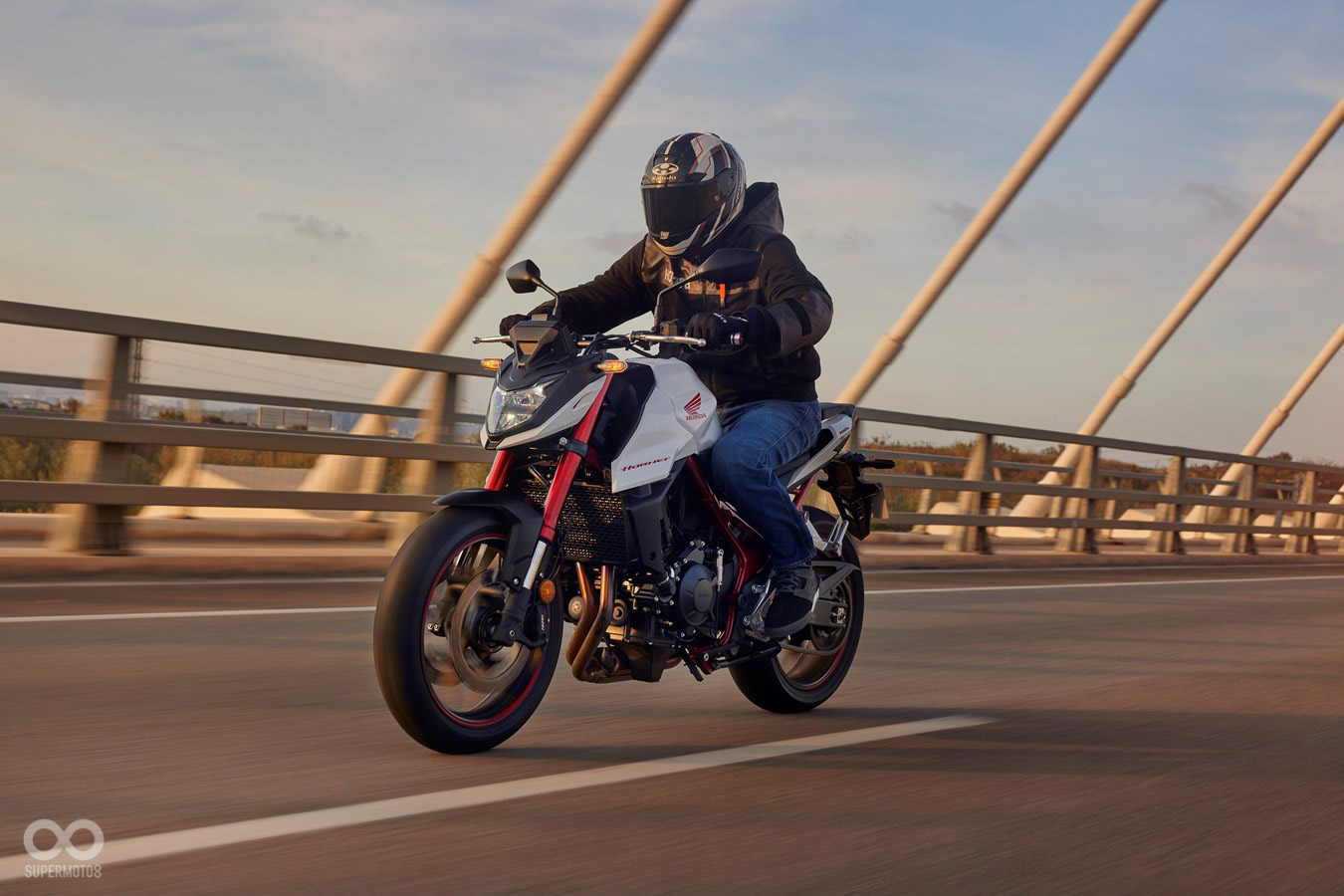 CB750F HORNET推出之後被許多黃蜂車迷罵翻了