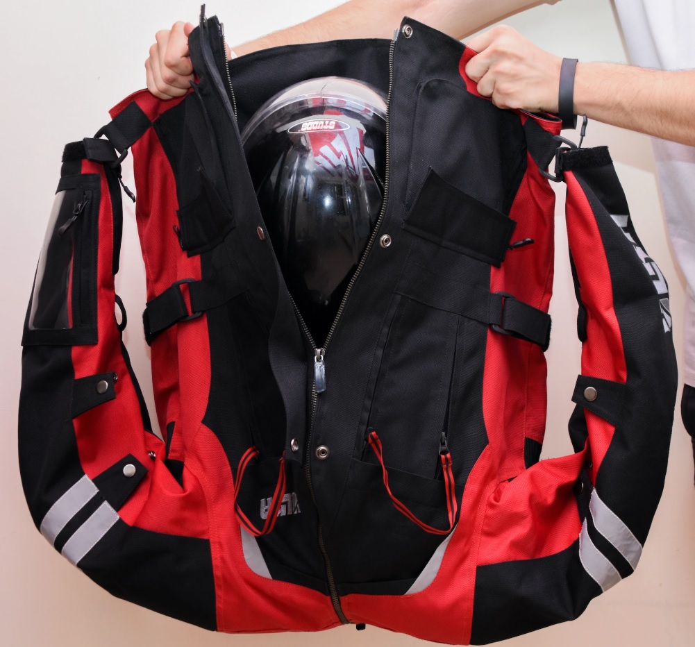 Hakkit系列防摔衣，讓你脫下後可以輕鬆收納安全帽和手套等護具