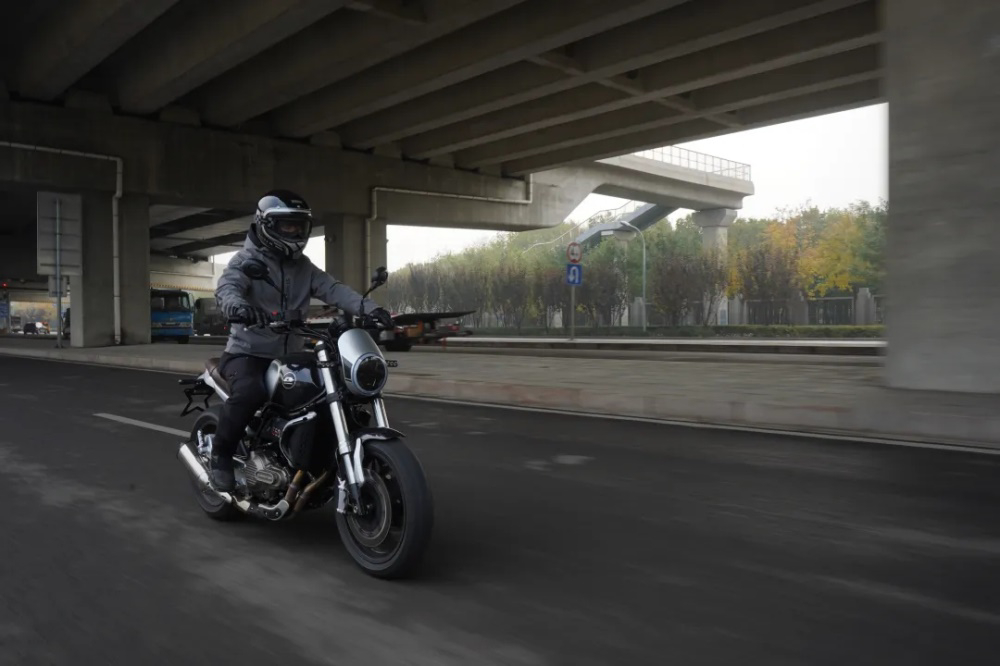 以人民幣售價來看,SRV 550 Roadster競爭力十足