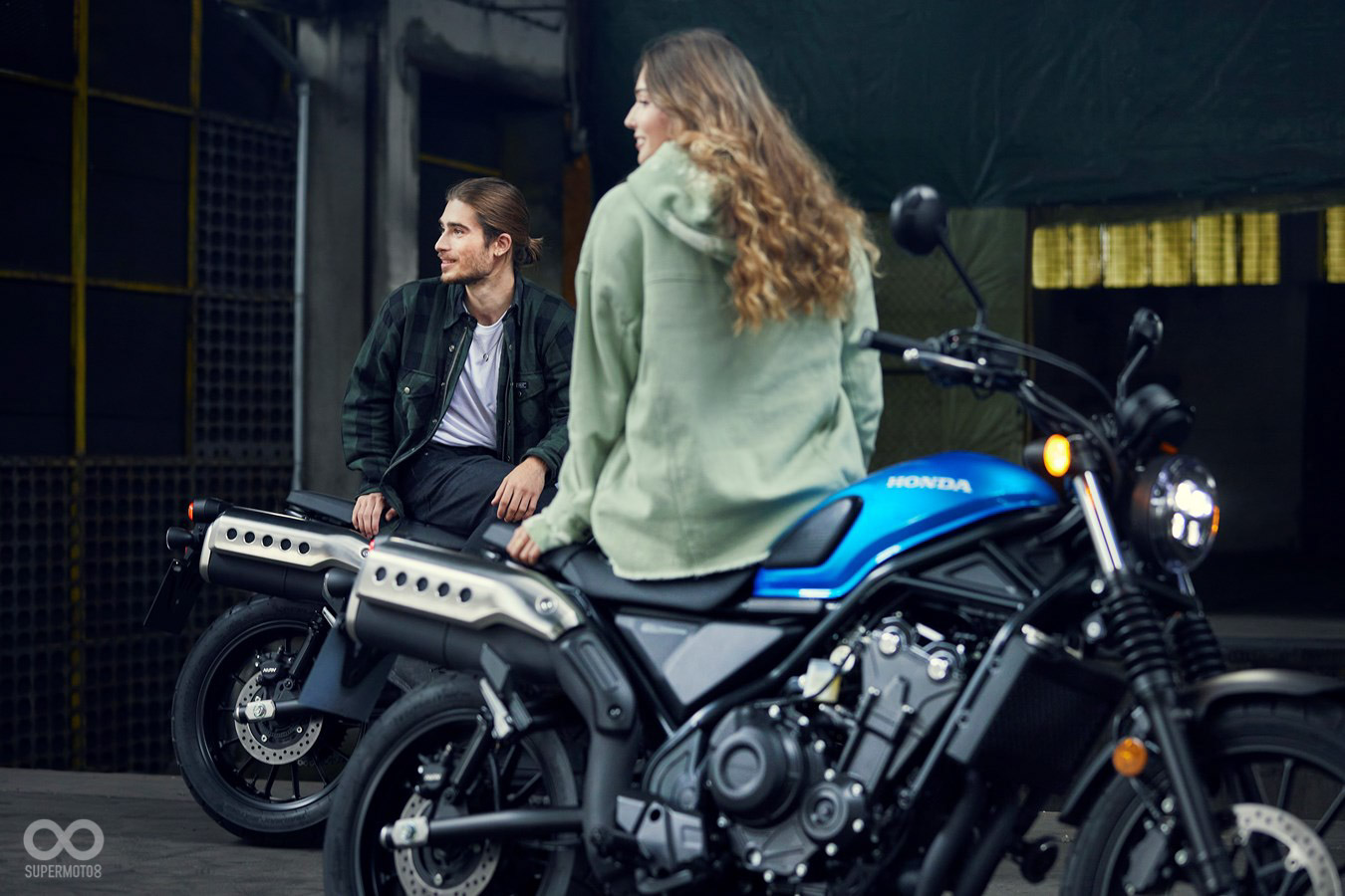 上繞排氣管相當特殊!