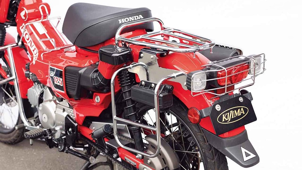 尾燈的部分也裝上了燈罩，避免倒車受損