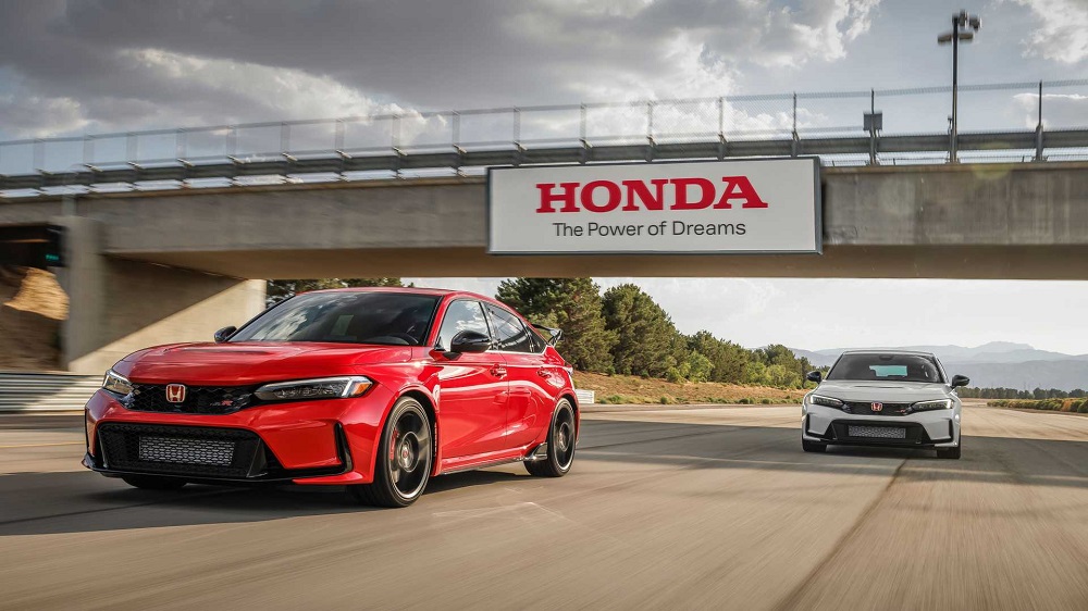 圖為拉力紅(Rallye Red)及全新的珍珠灰(Sonic Grey Pearl)