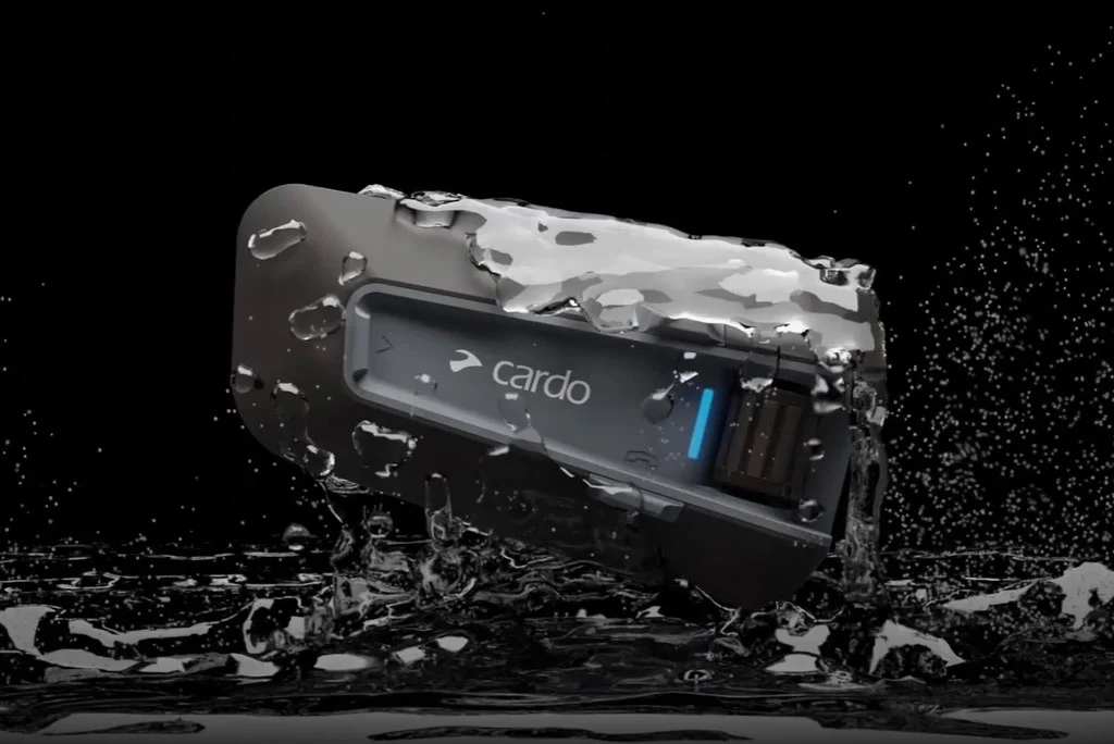 Cardo Packtalk Neo同採中高端定位，音質與功能性皆是同級競品中的佼佼者