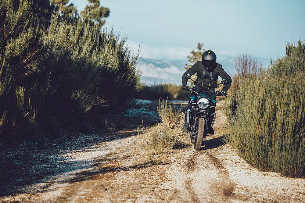 車輛的TCS及ABS可以配合道路環境自行調整