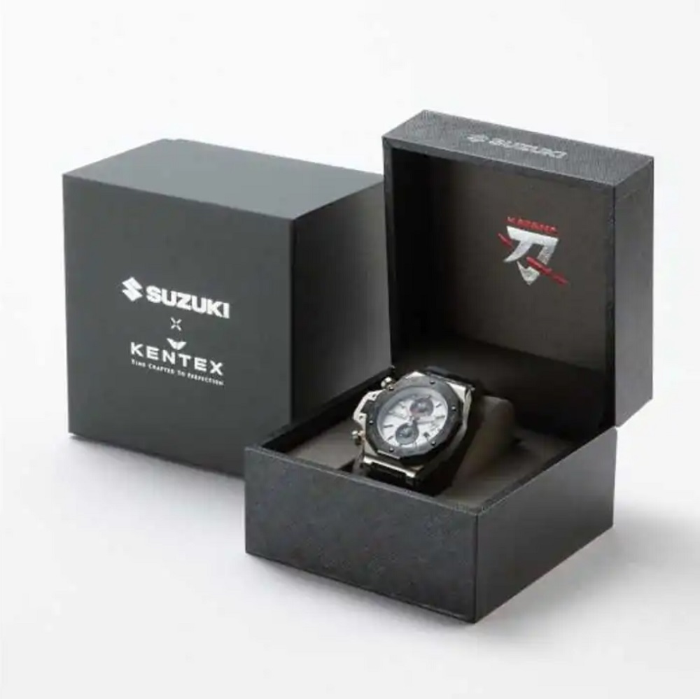 Katana的盒子打開會有刀的字樣