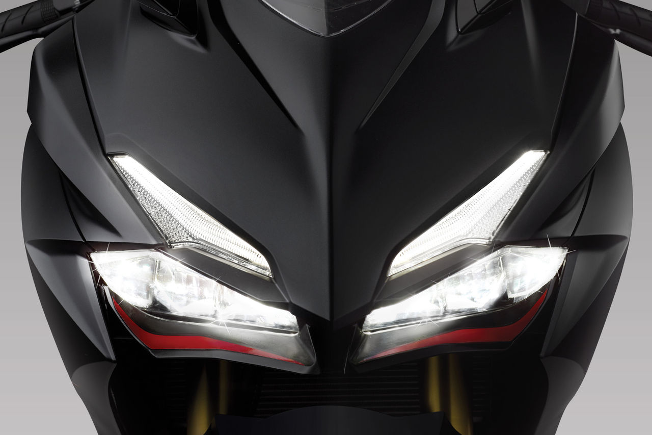 切換為遠燈時近燈維持恆亮