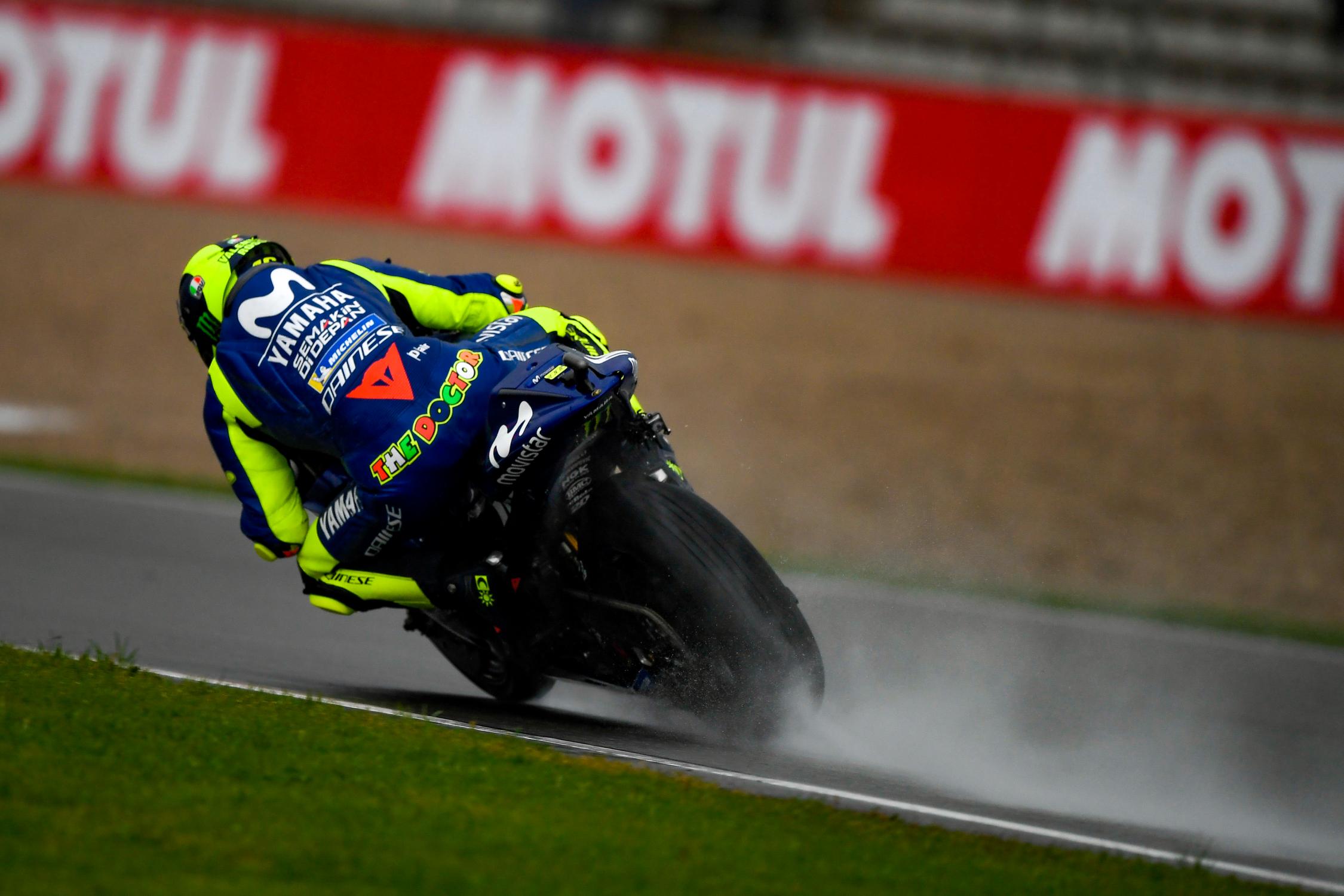 無奈重新開始後，Rossi只剩下中古胎可以拼搏。