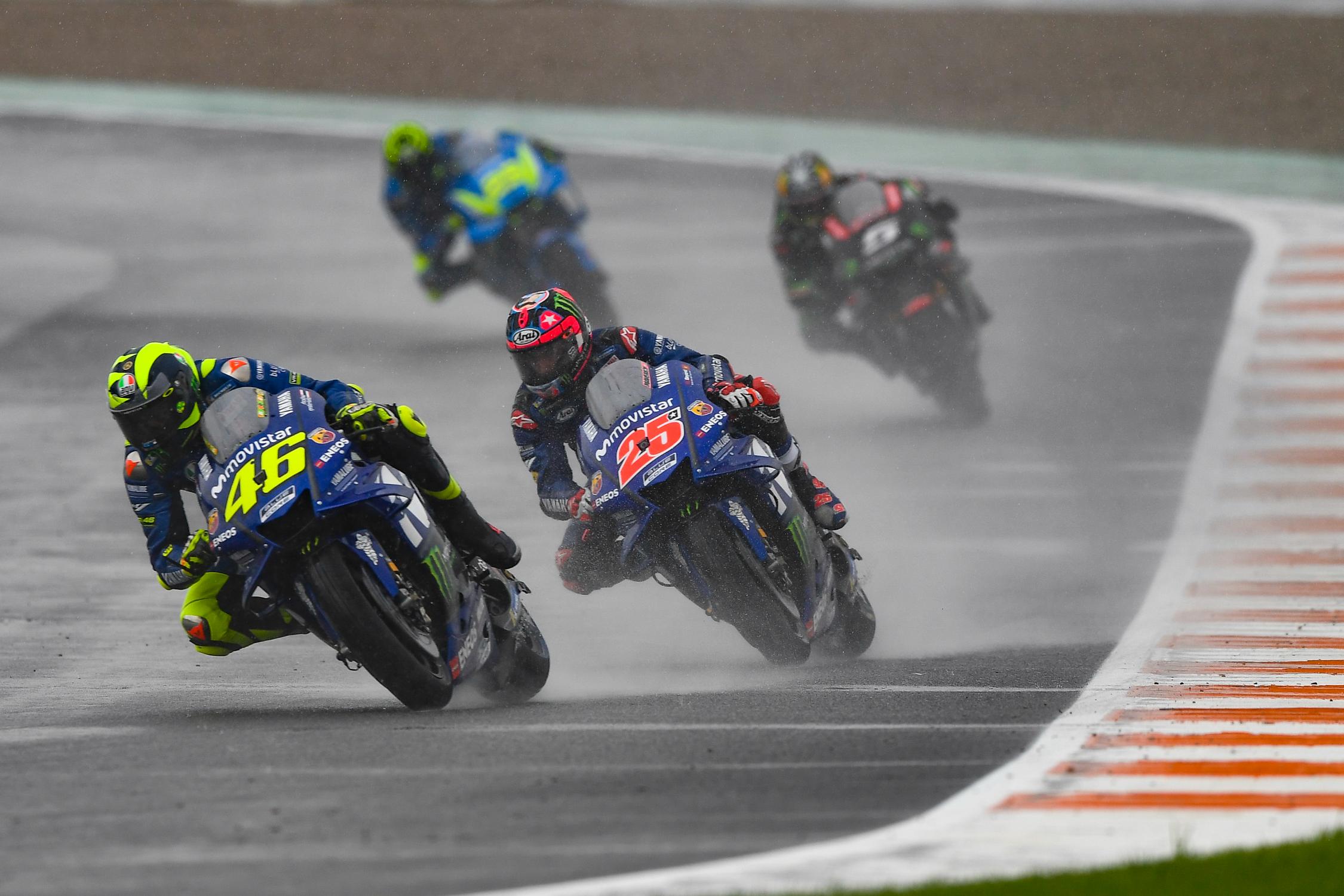 Vinales從桿位出發，但無奈在第一次正賽中摔車收場。