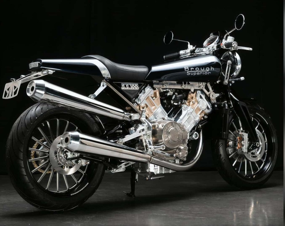 兩款車型的外觀都將採用大面積的黑色、銀色並搭配上古銅色進行點綴