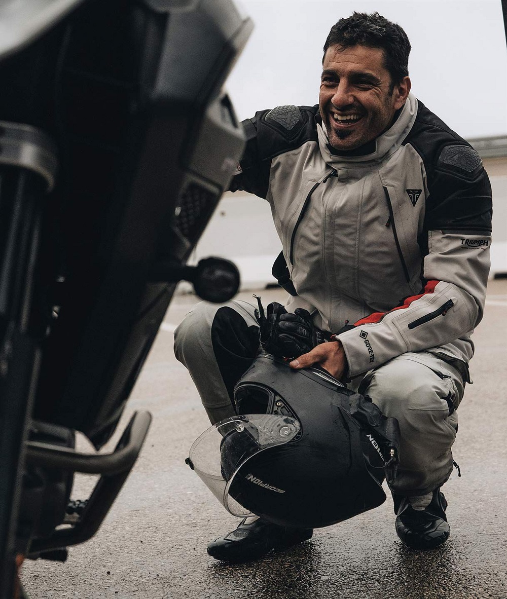 Triumph Tiger 1200 GT Explorer幫助了Iván Cervantes克服各種艱困的天氣因素,成為他打破紀錄的最佳戰友之一