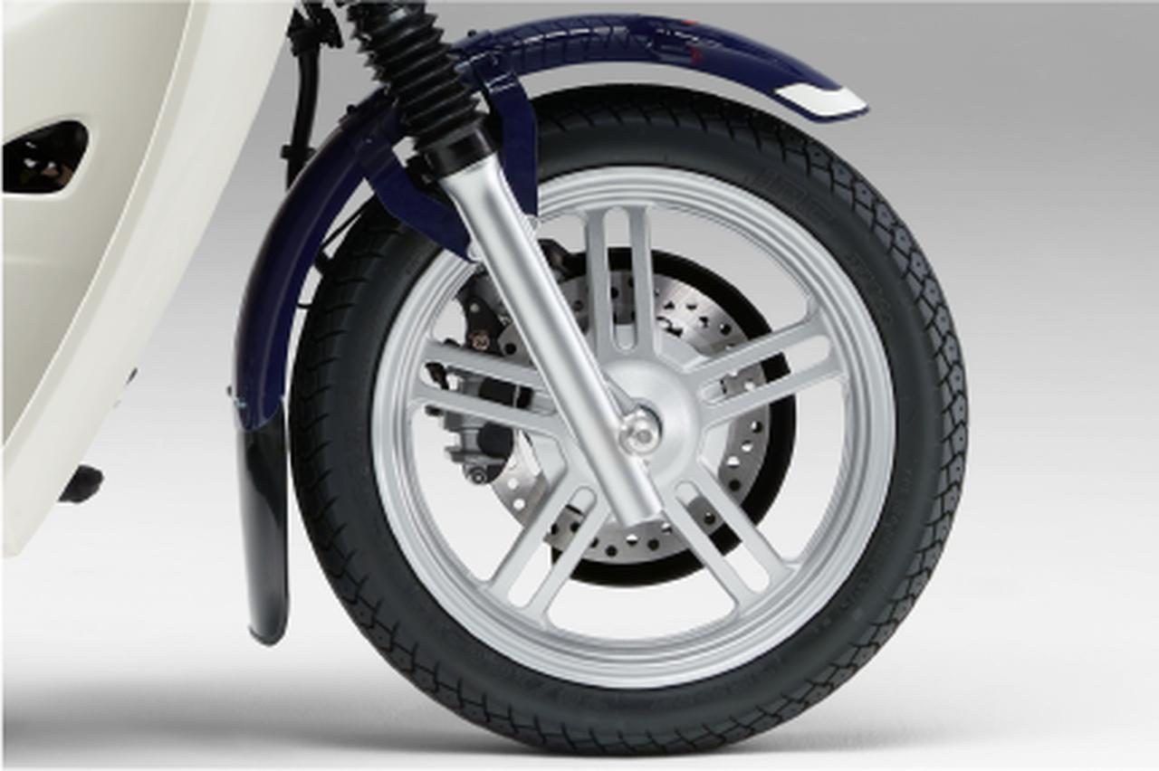 取消老味十足的鋼絲框,改為鑄造輪圈相信讓許多國民車愛好者一時難以接受