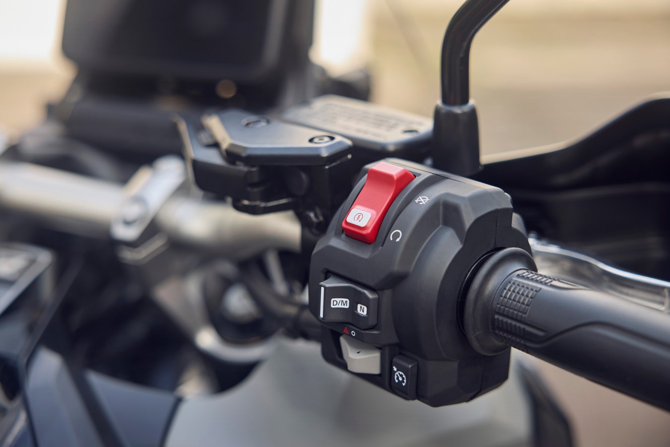 新增定速巡航，DCT系統控制鍵也重新修改