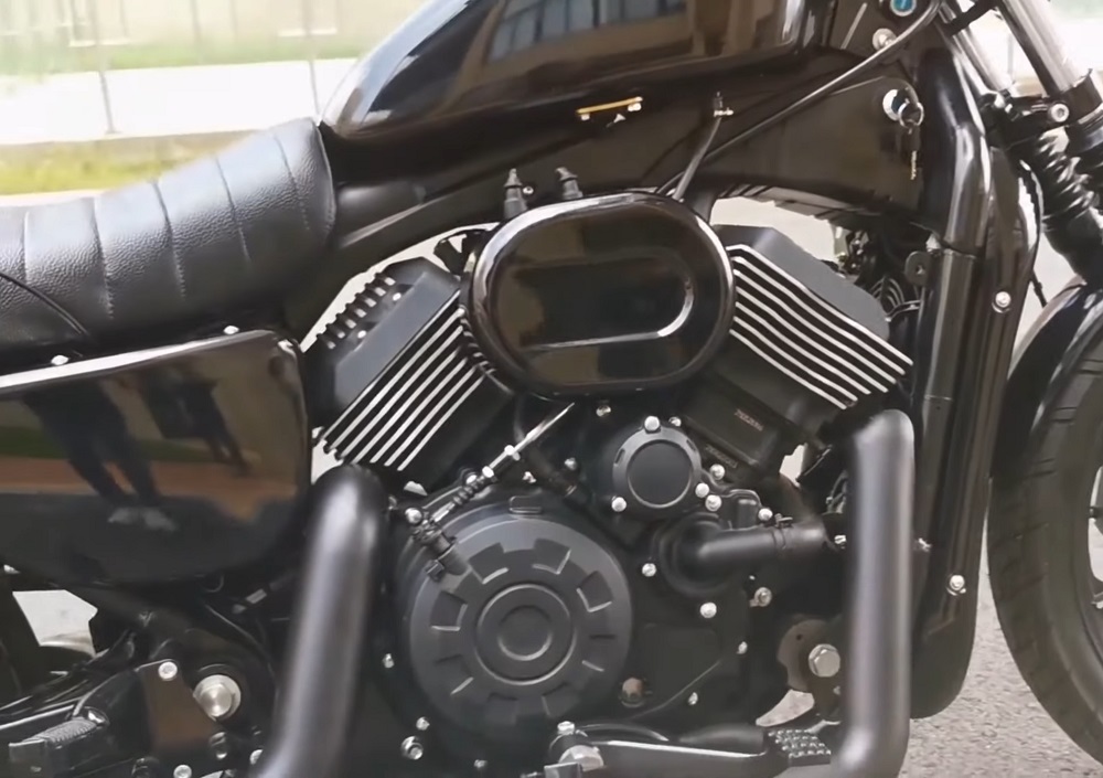 香帥重機使用的引擎馬力卻是比Harley-Davidson Sportster 883還要大