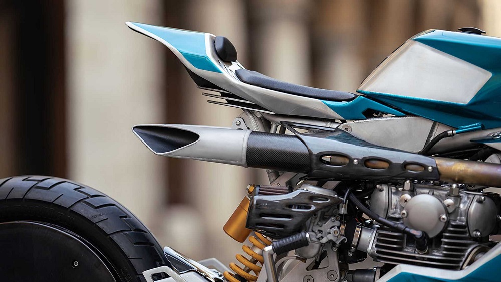 車上也有不少配備改用了碳纖維的材質,凸顯整輛車的現代感