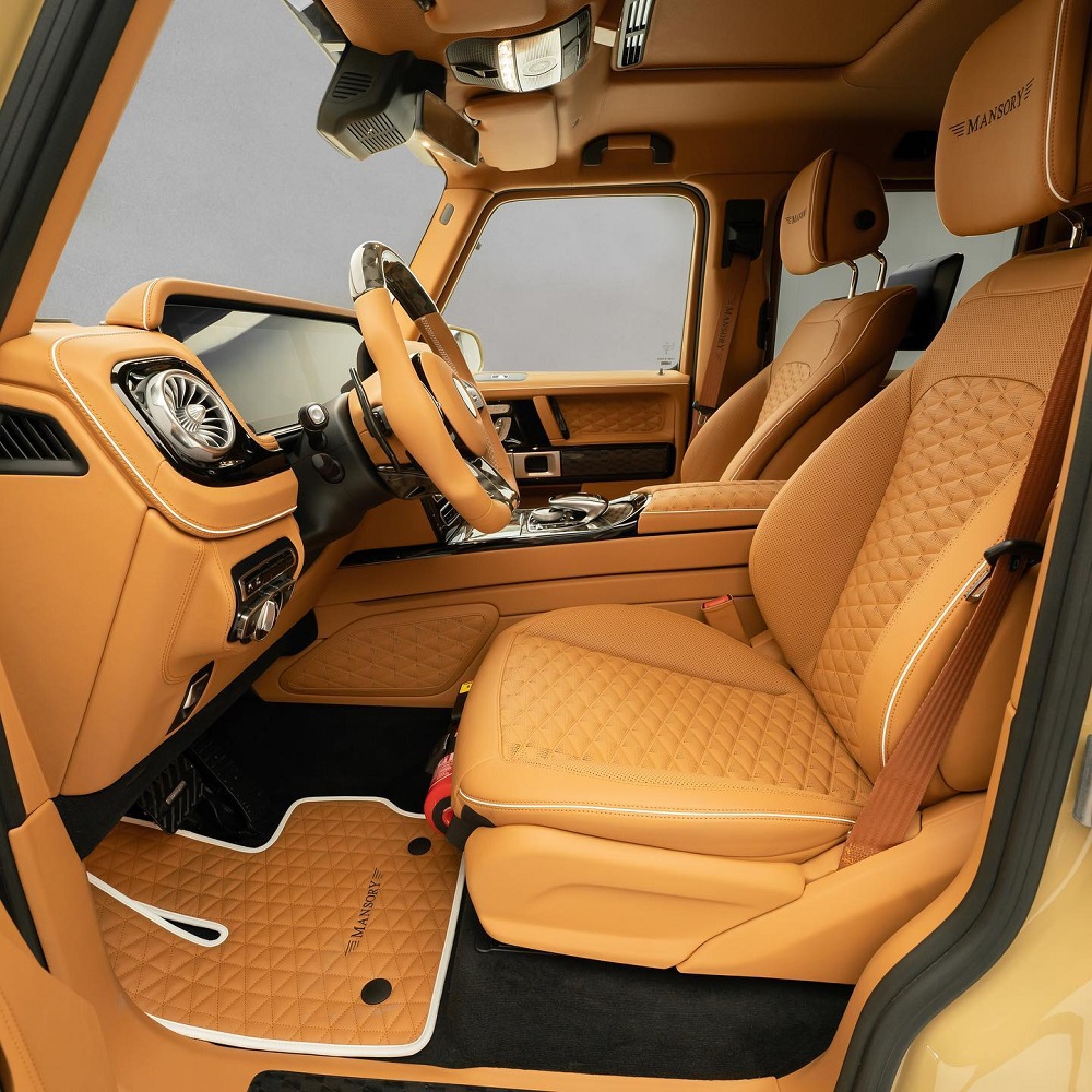 內裝部分採用偏橘色的沙色為色調