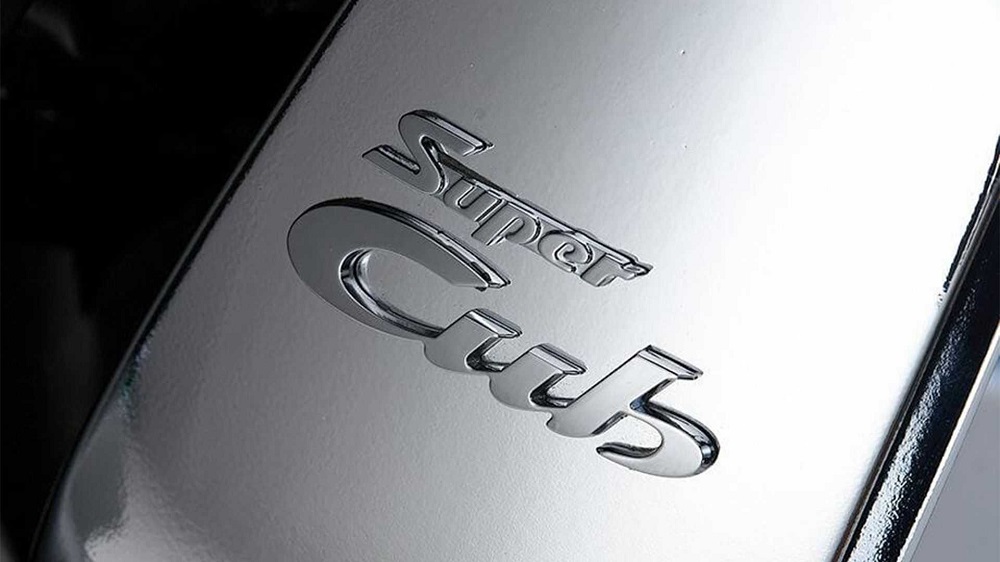 車前擋風板左上角有著銀色的「Super Cub」字樣
