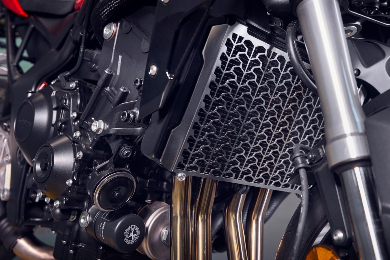 來自CBR1000RR SC77的四缸引擎,擁有150匹左右的最大馬力