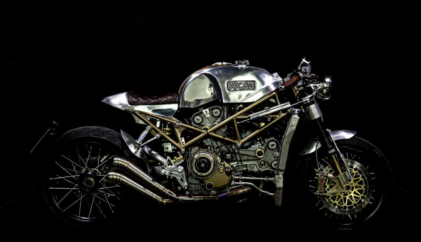 這世上仍有一些人，不斷將想像力發揮到極限，用自己的雙手做出讓我們這些凡夫俗子眼睛一亮的作品，這輛由DUCATI S4R 改裝而來的手工車就是一例