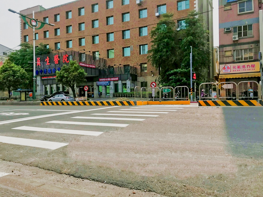 員林基督教醫院、員生醫院兩處,為全台第一個導入Z字型穿越道的路口