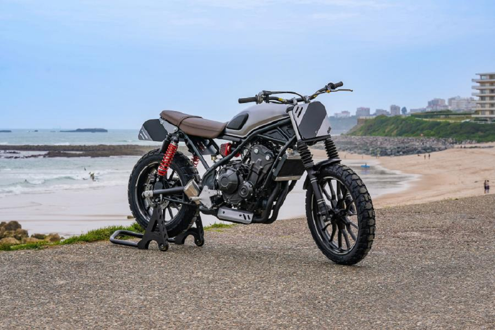 「Flat Track 500」以泥地賽事為出發點，整輛車可以直接上場比賽