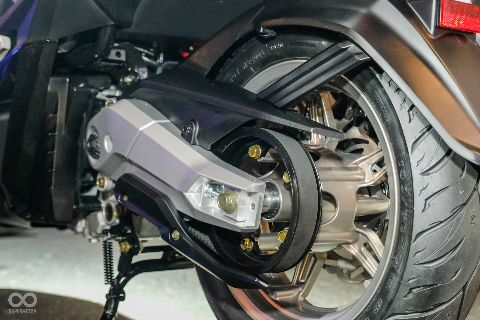 PTM皮帶傳動系統，取代過往常見的CVT變速箱，簡潔的後搖臂估計可以降低簧下重量