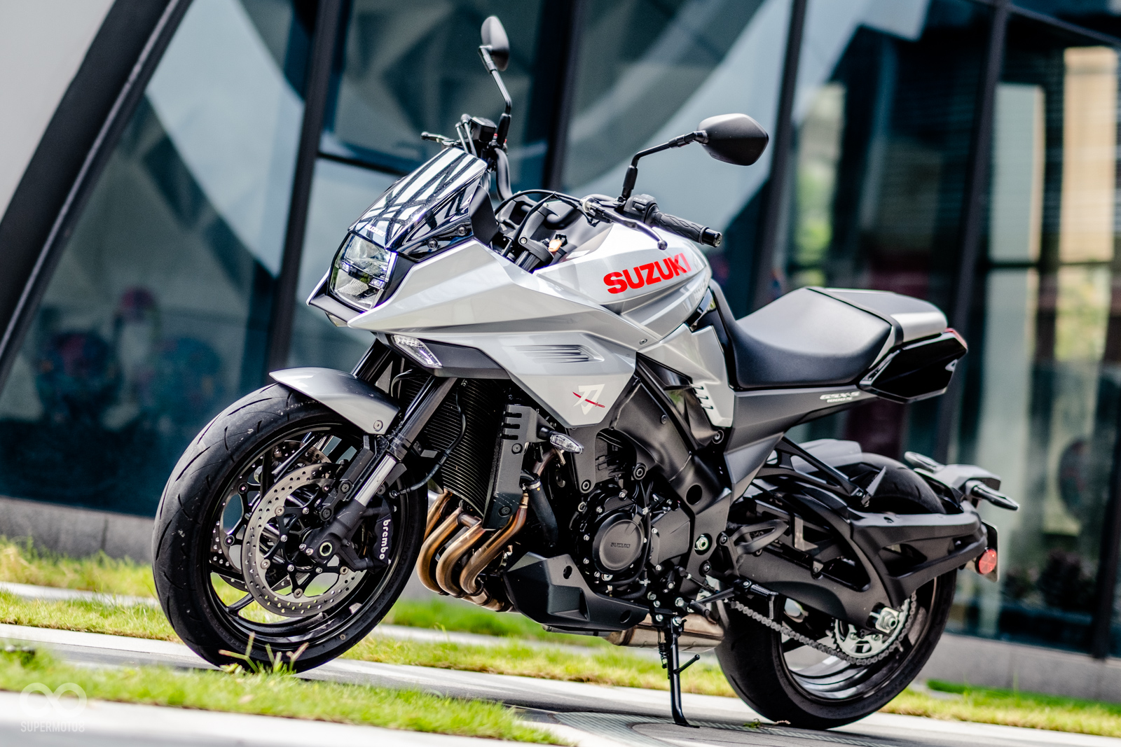 KATANA獨特的外型,在路上真的是回頭率滿點,而且特別容易受到中年族群的注目禮