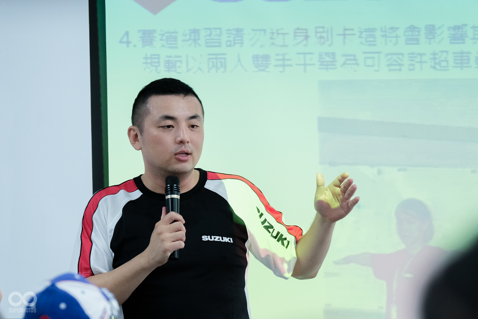 本次的賽道安全講習,由知名的賽評加菲貓陳琮閔來進行安全講習