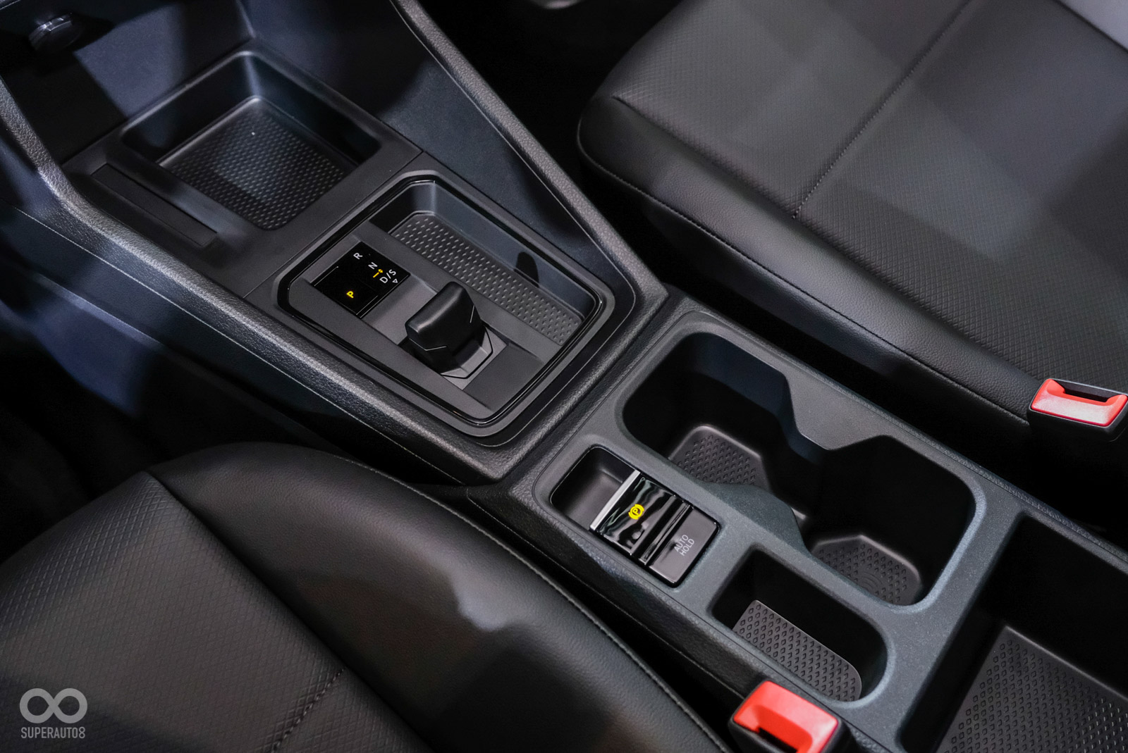 7速自手排車款擁有線傳排檔、電子手煞