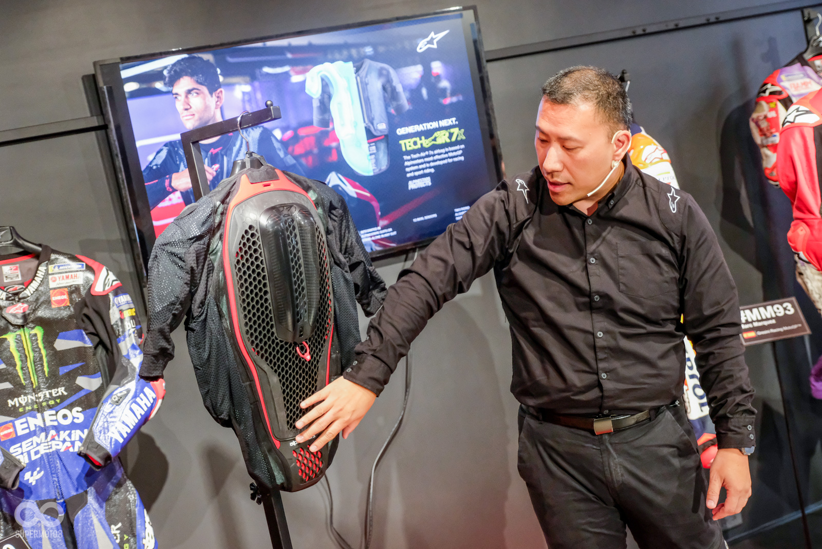 現場發表全新的Tech-Air 7X氣囊背心