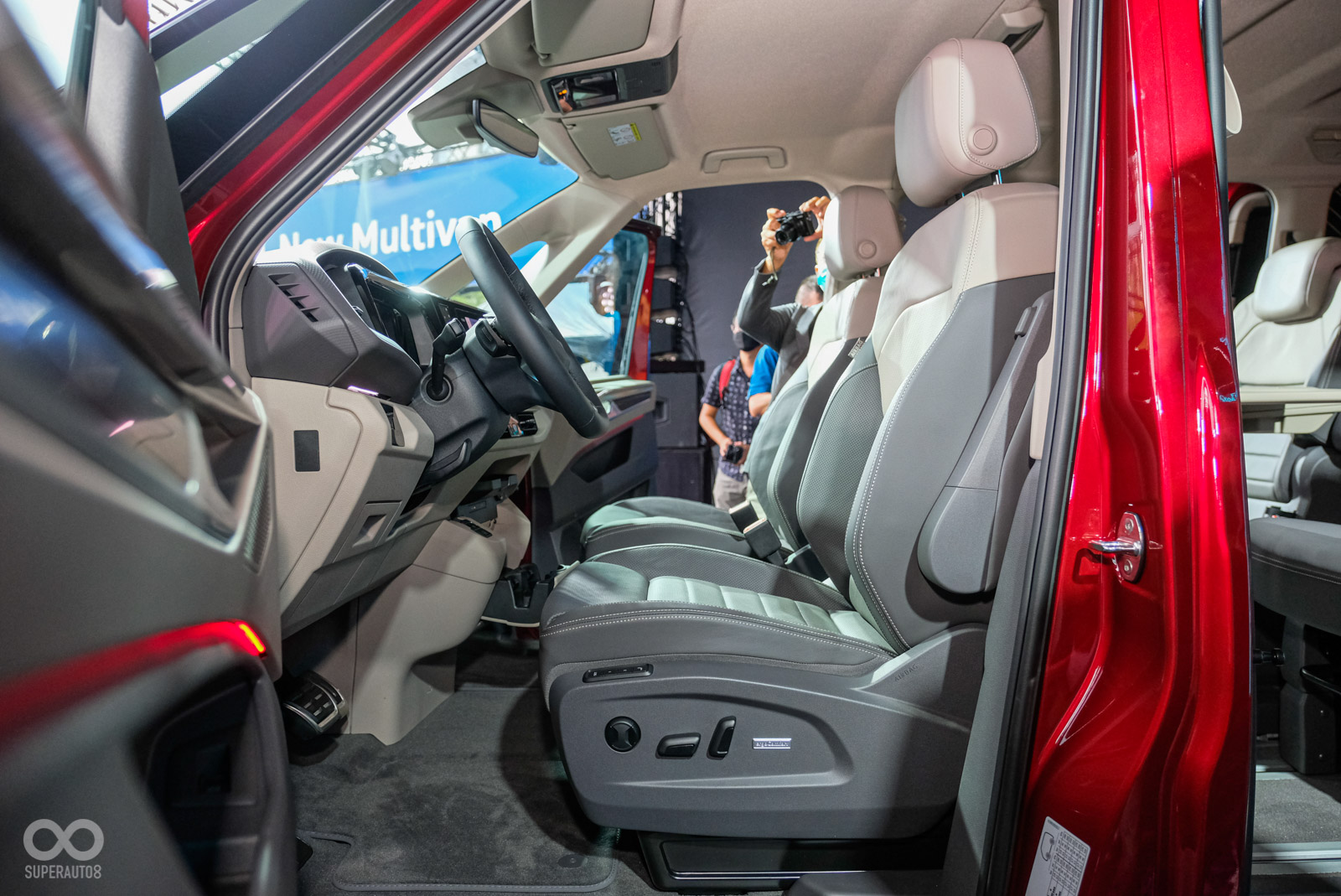 Style車型前座具有電動調整功能