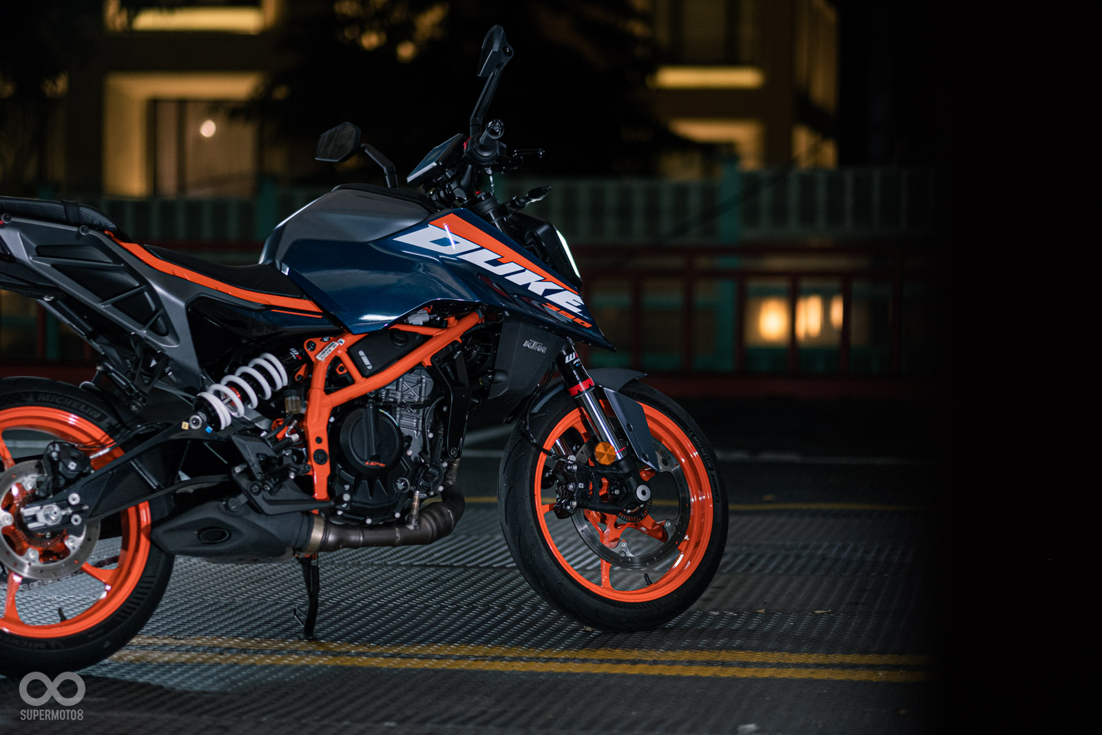 全新大改款390 DUKE,外型依舊相當特別