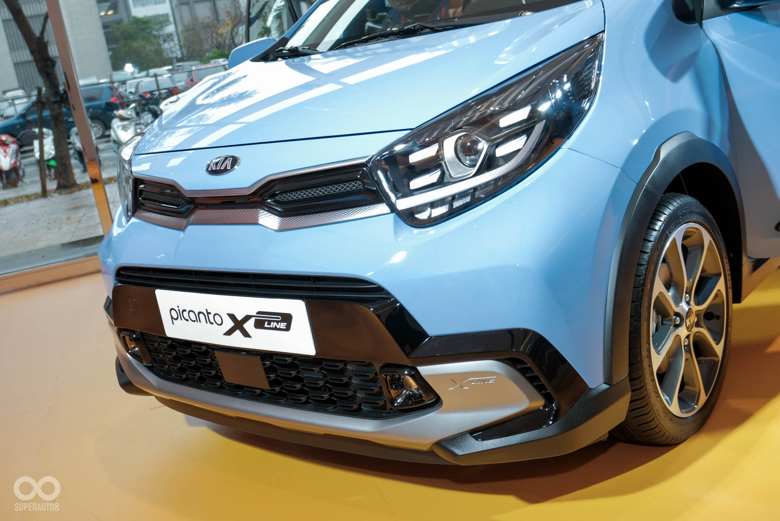 「Tiger Eye Line」虎式造型水箱護罩與投射式頭燈與四點式LED日行燈