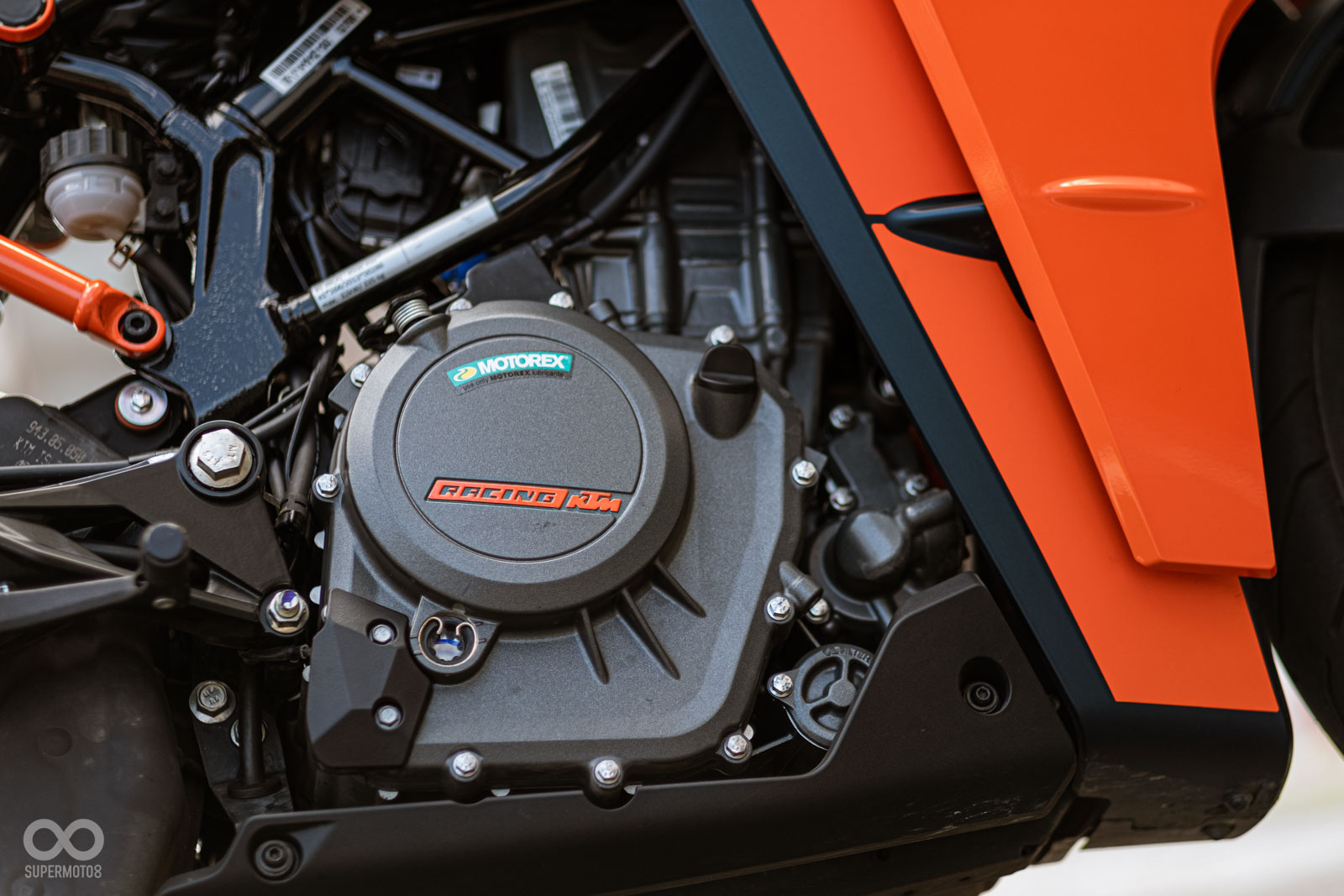 373c.c.的水冷單缸引擎,有44PS馬力與37Nm扭力