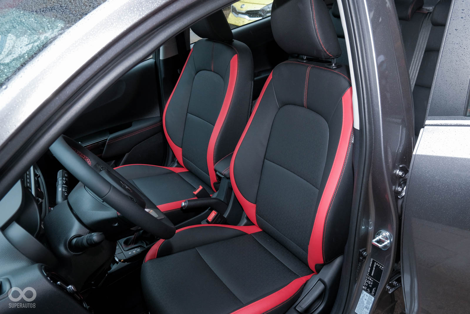 GT-LINE使用紅色線條點綴運動氛圍