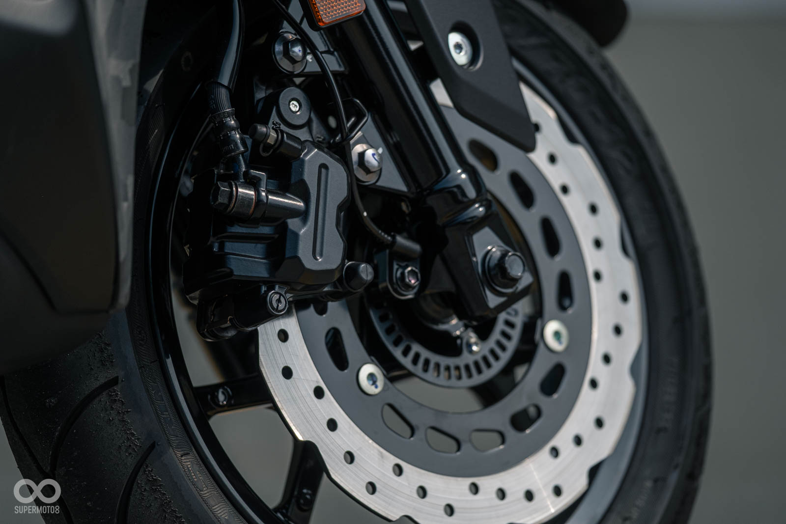 267mm的碟盤相當飽滿