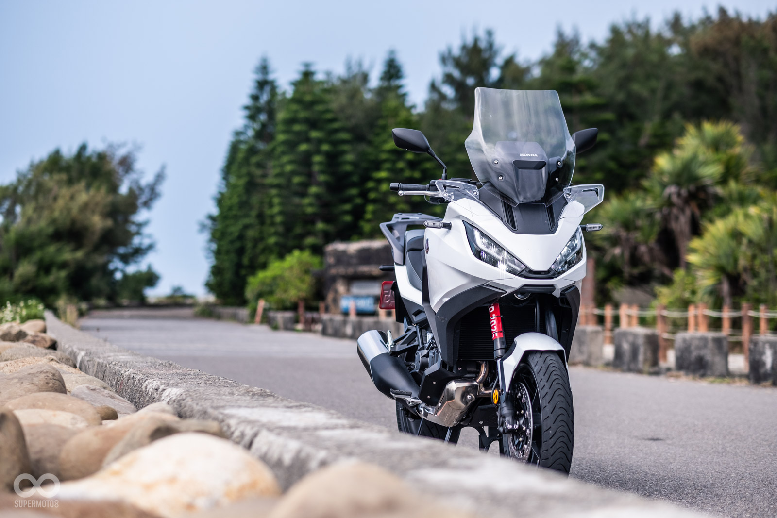 風鏡旁的小翅膀、足部導版讓你旅途不顯狼狽