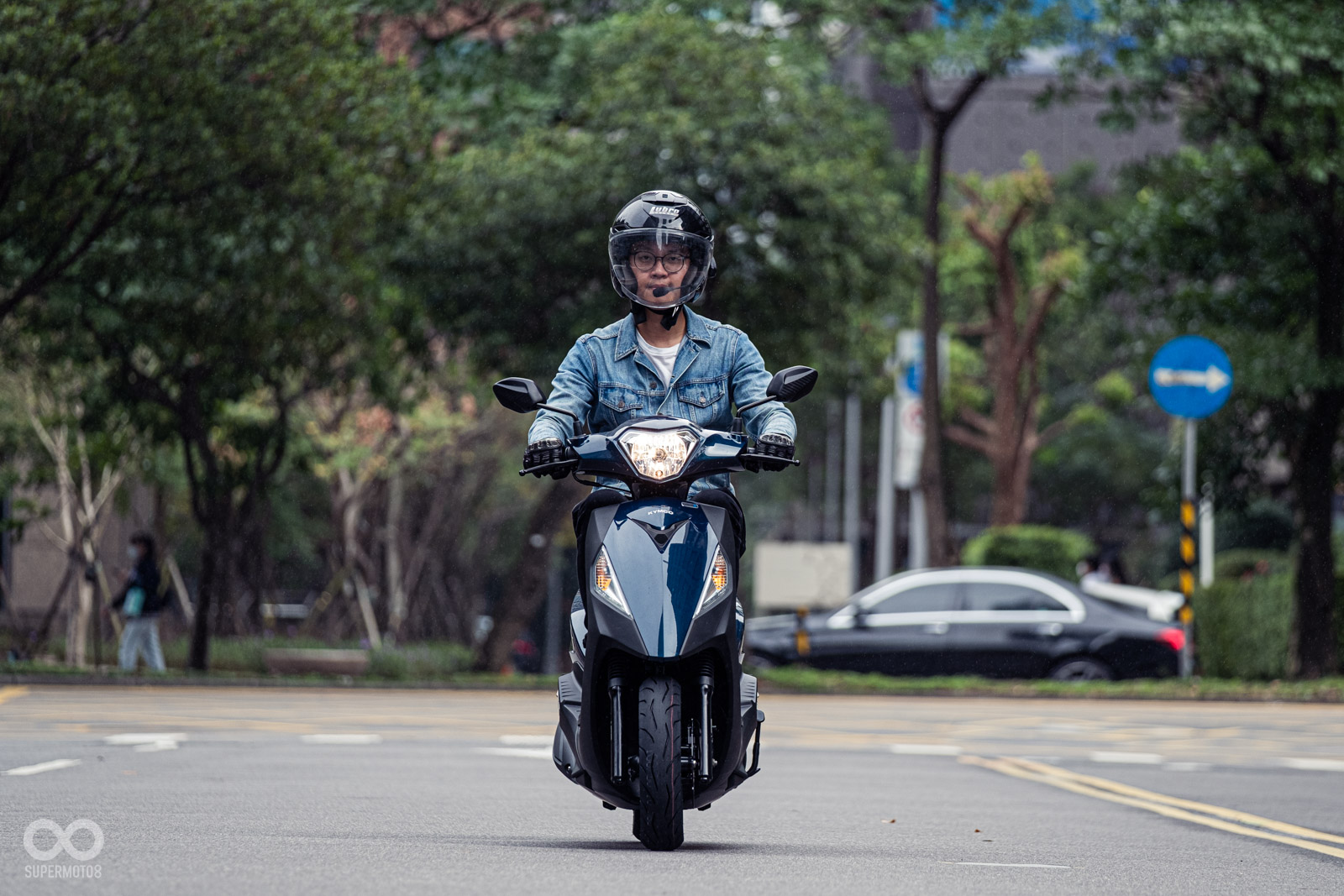 纖細的車身線條，讓新豪邁相當適合都會穿梭，甚至面對擁擠的停車位也不是問題