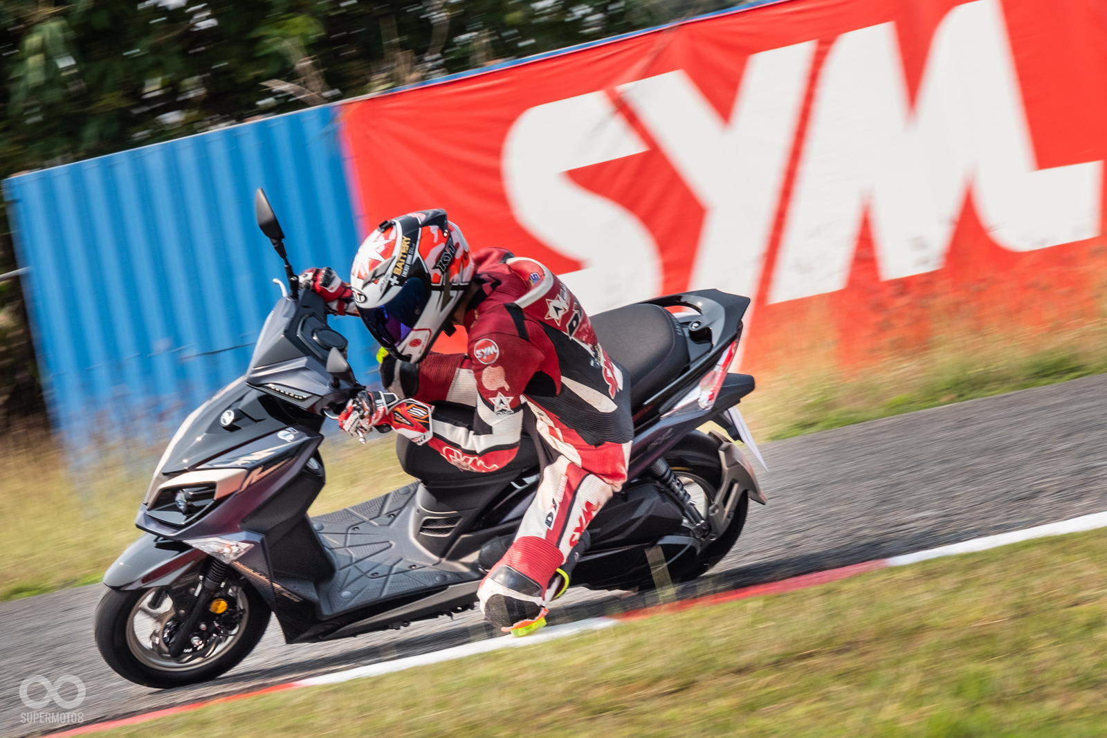 JET SR不愧是在TSR拿下累積35冠的王者車款,在賽道各種刁鑽的連續彎道中,真的有著非常靈活的表現