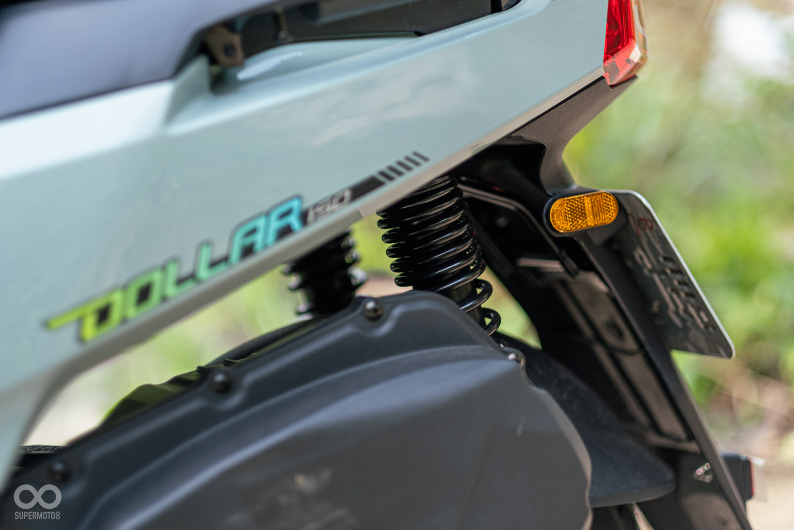 後懸吊使用雙槍後避震