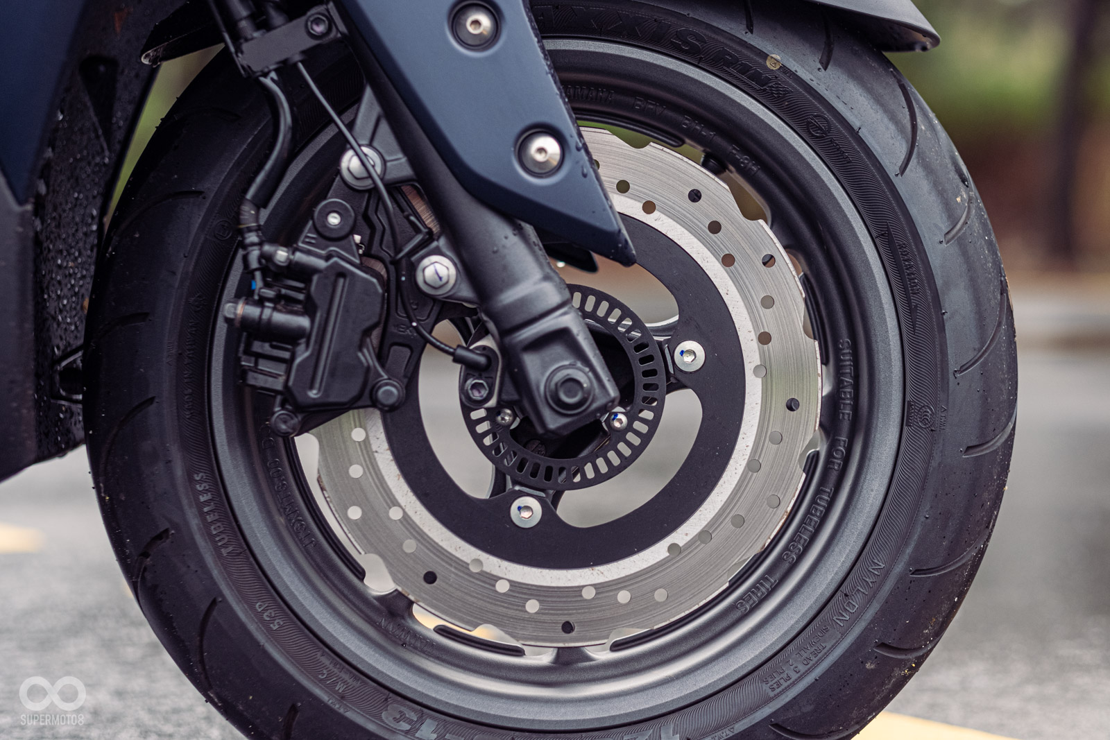 煞車、懸吊都使用與FORCE 2.0相同規格，但懸吊調軟8%來提升舒適度