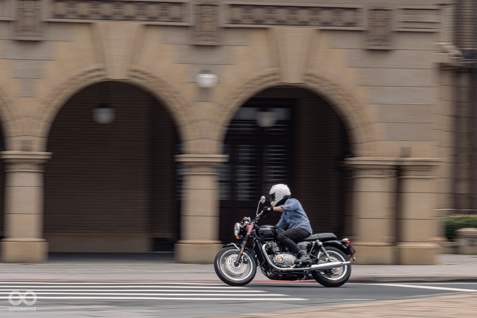 採用270度點火的並列雙缸，放在一台復古味濃厚的車上，也能迸發出令人驚豔的效果