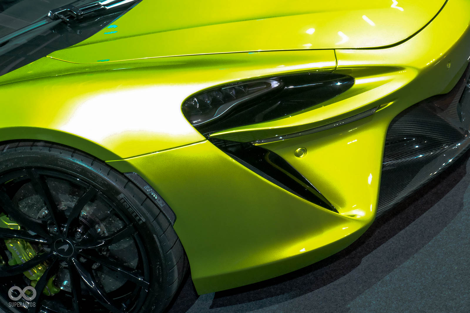 車頭設計維持McLaren家族招牌的風格