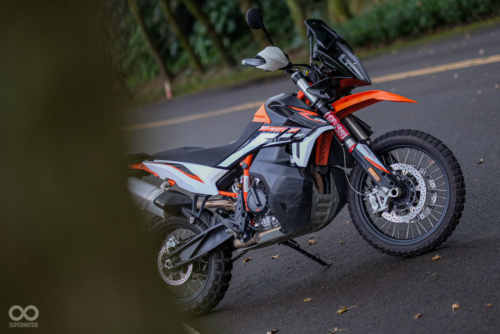 KTM 890 ADVENTURE R獨特的鳥車外觀造型,相當吸引目光