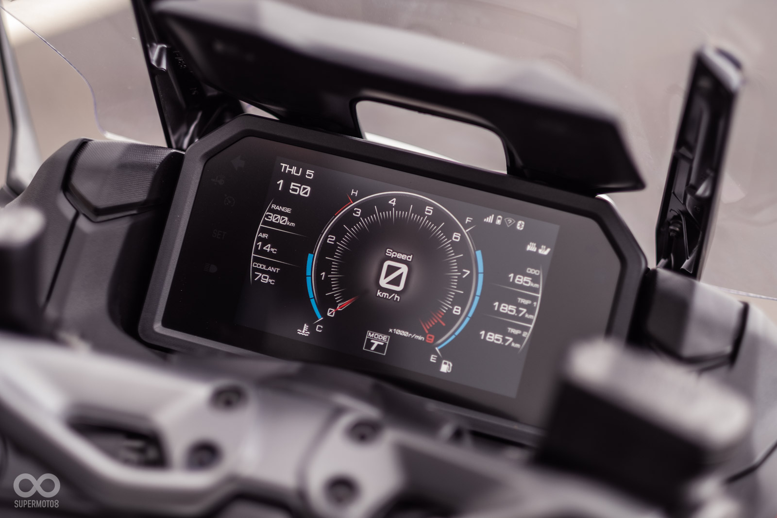 7吋的TFT全彩液晶儀表反應速度飛快,但首次連線手續稍嫌複雜