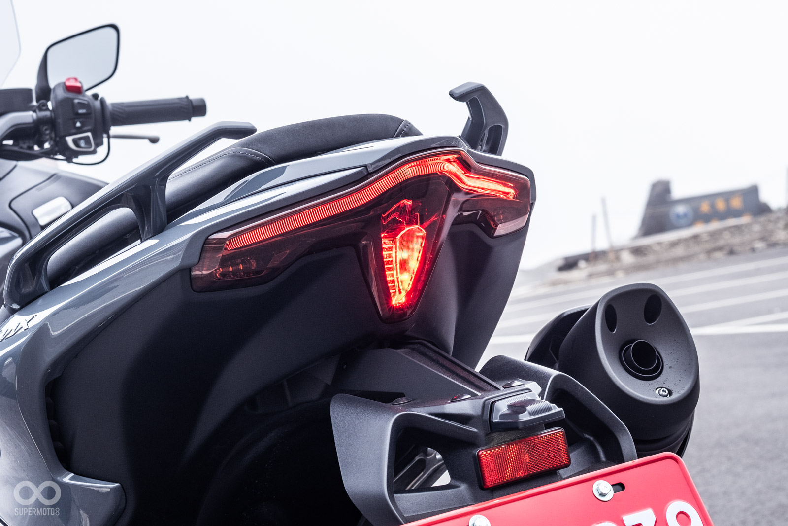 鷹眼造型頭燈,大幅改變過往設計;尾燈有明顯T字造型相當趣味