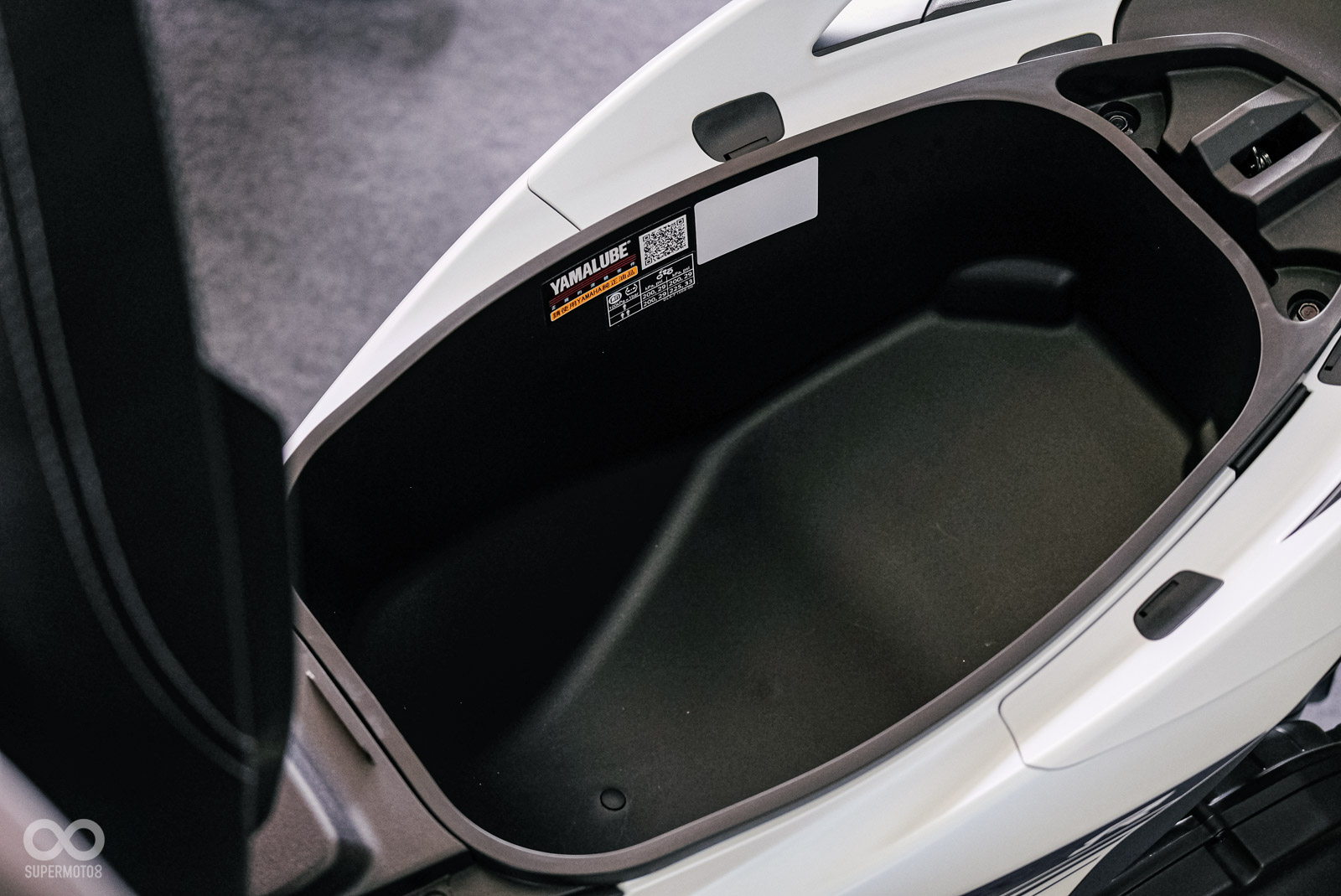 車箱下置物空間相當驚人，不輸其他尺碼更大的13吋車款