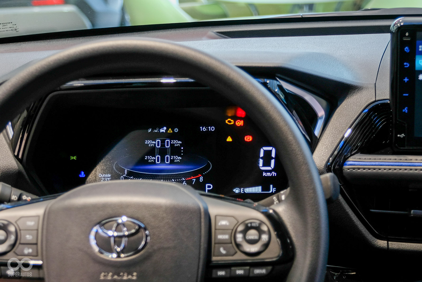 頂規車款再搭載7吋數位儀表