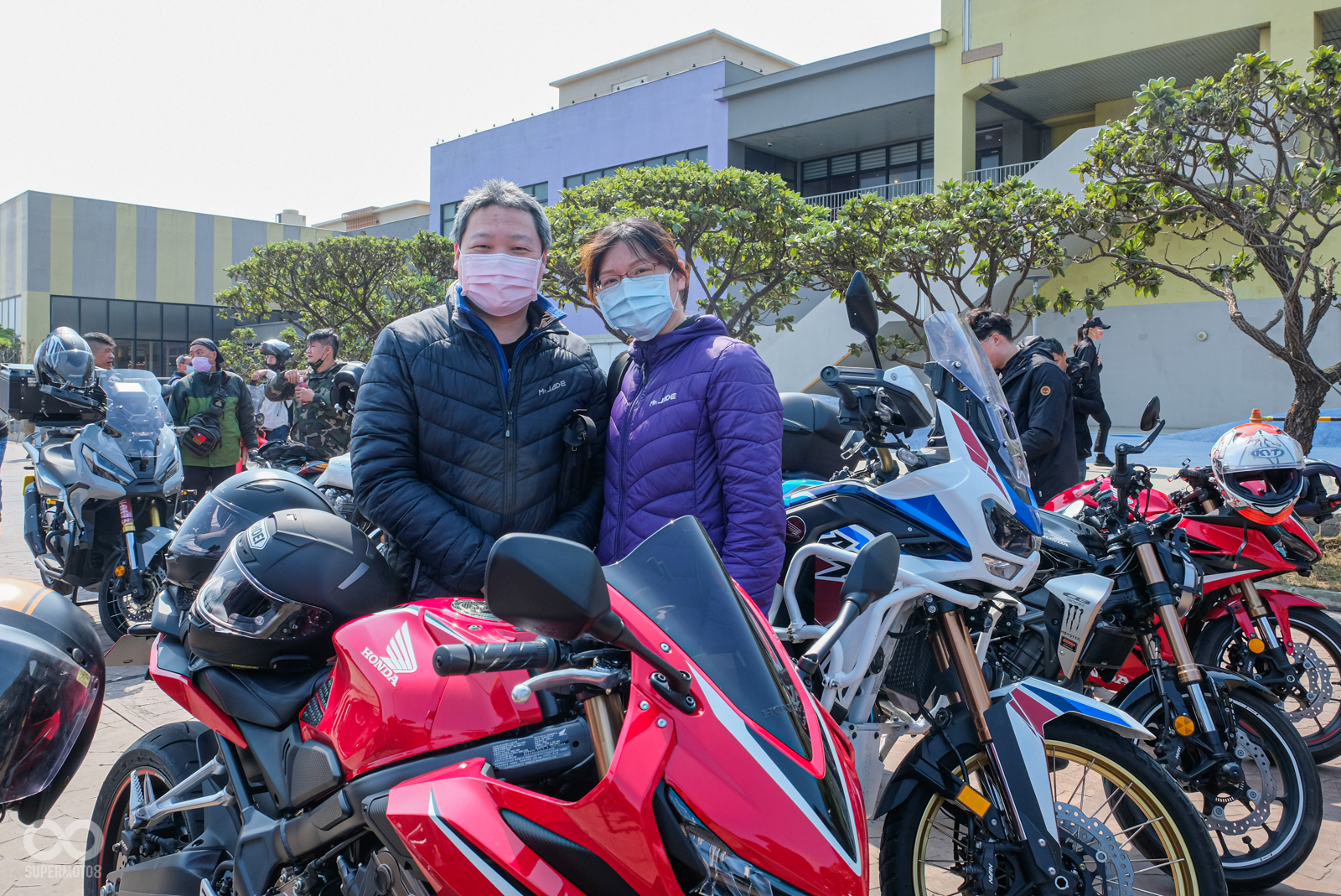 前後座一起報名,感情加溫