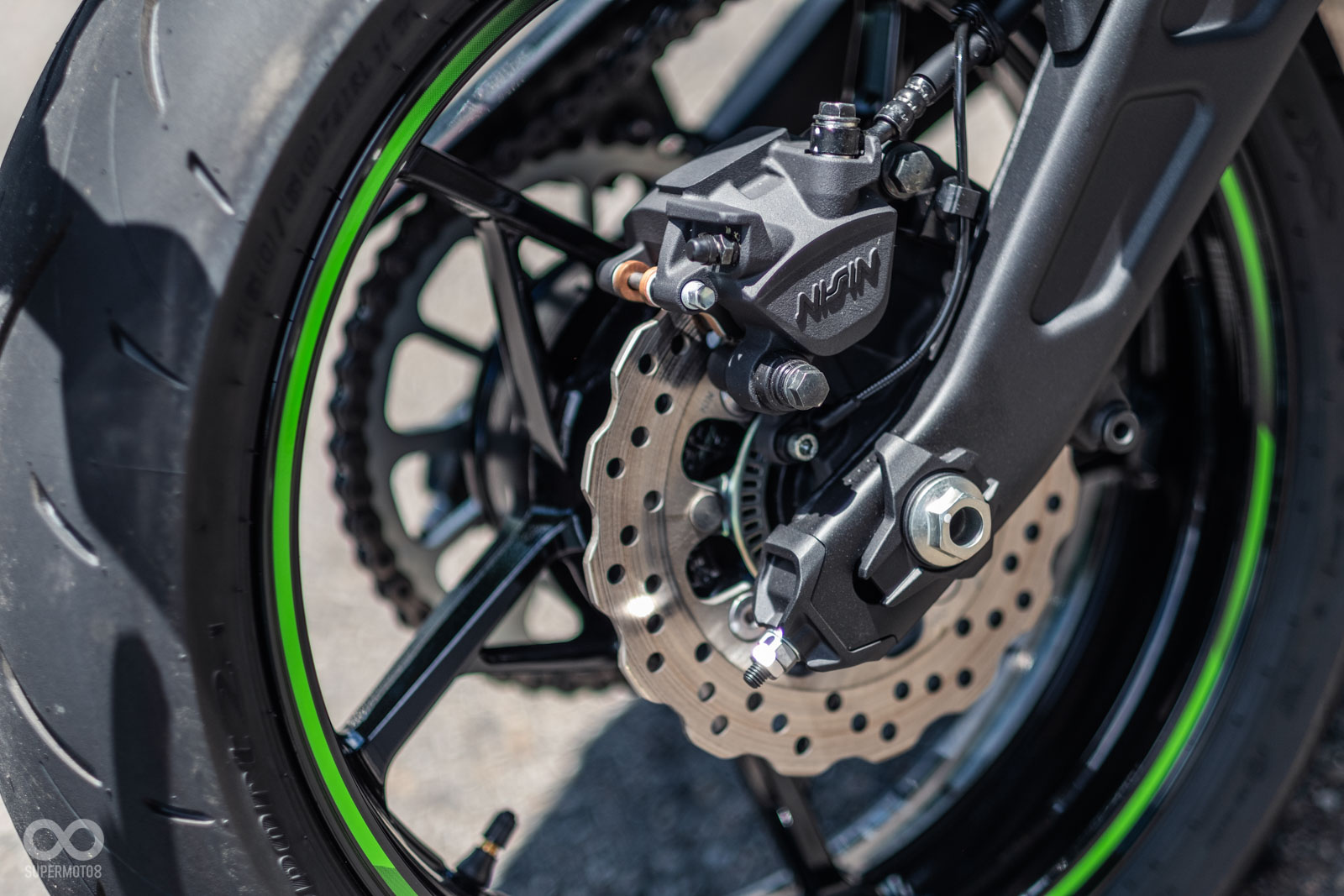 後煞車為單活塞卡鉗