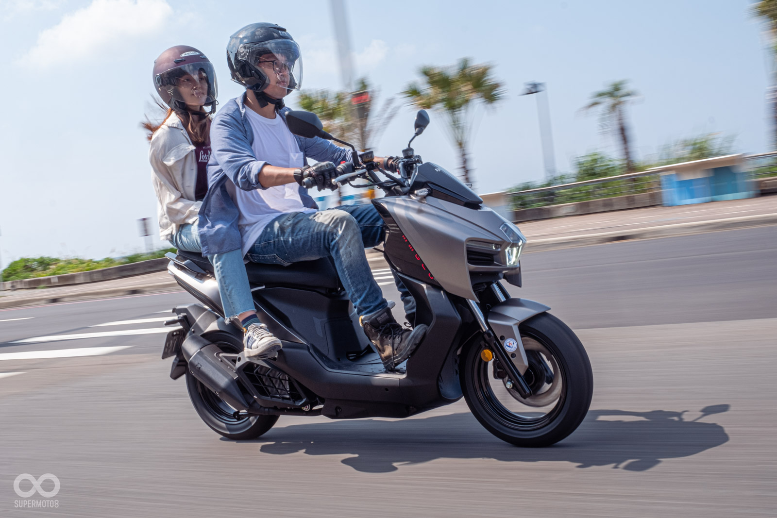 拉長之後的坐墊在雙載時也有更好的舒適度與空間表現